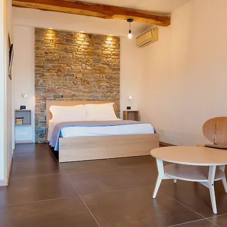 Couette-café Baia Di Trentova 4*