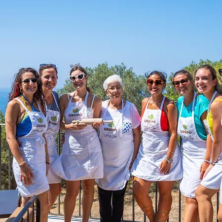 Alojamento de Acomodação e Pequeno-almoço Baia Di Trentova 4*